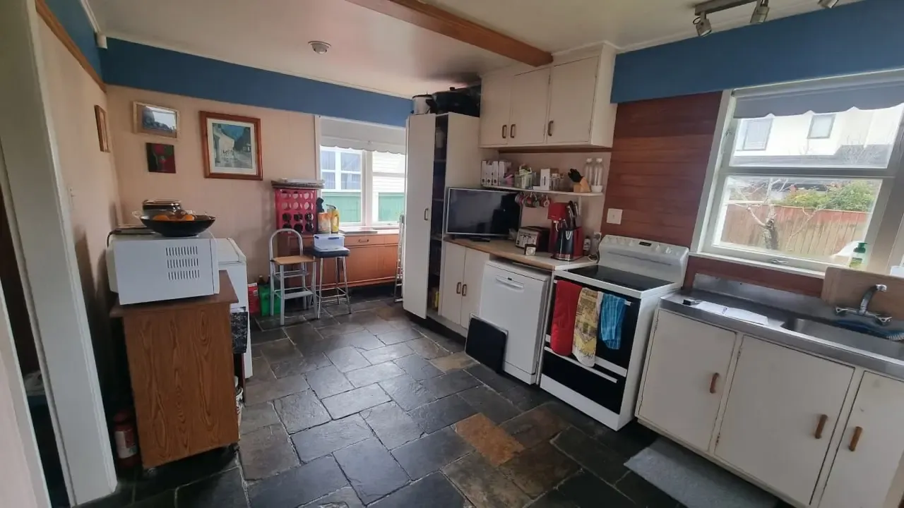 Kitchen renovation, Avalon: before